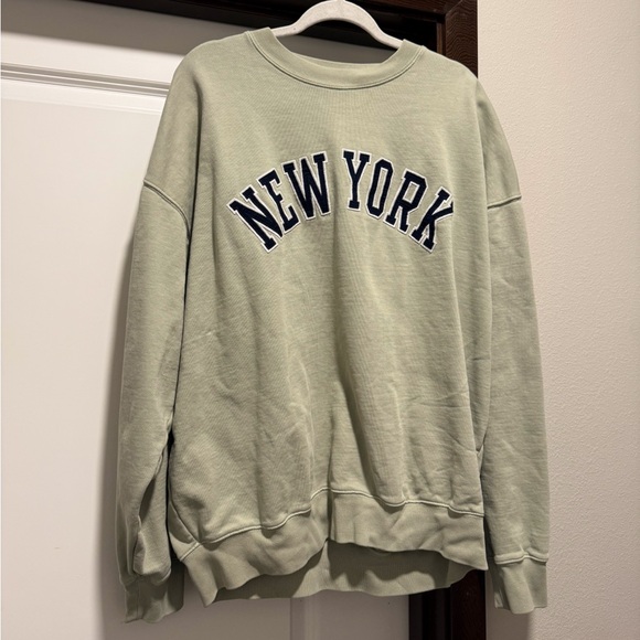 Brandy Melville Sweaters - Brandy Melville New York crewneck